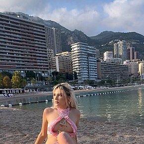 Lika-DIFC escort in Dubai offers Podolatria services