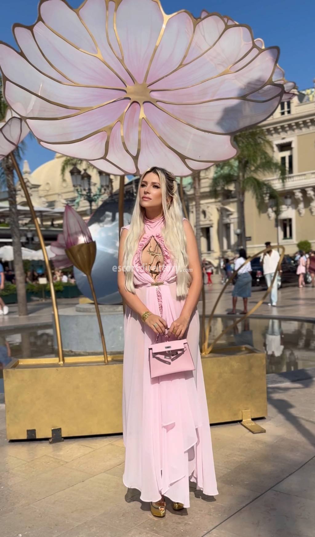 Lika-DIFC escort in Dubai offers Podolatria services