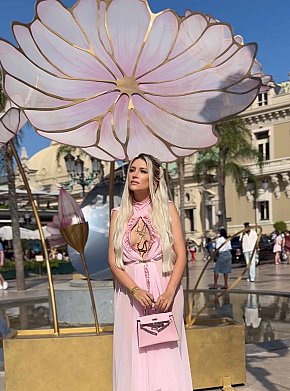 Lika-DIFC escort in Dubai offers Podolatria services