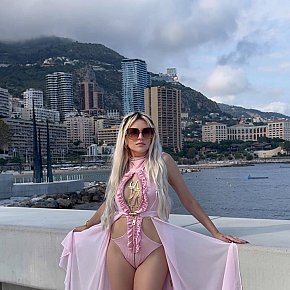 Lika-DIFC escort in Dubai offers Podolatria services