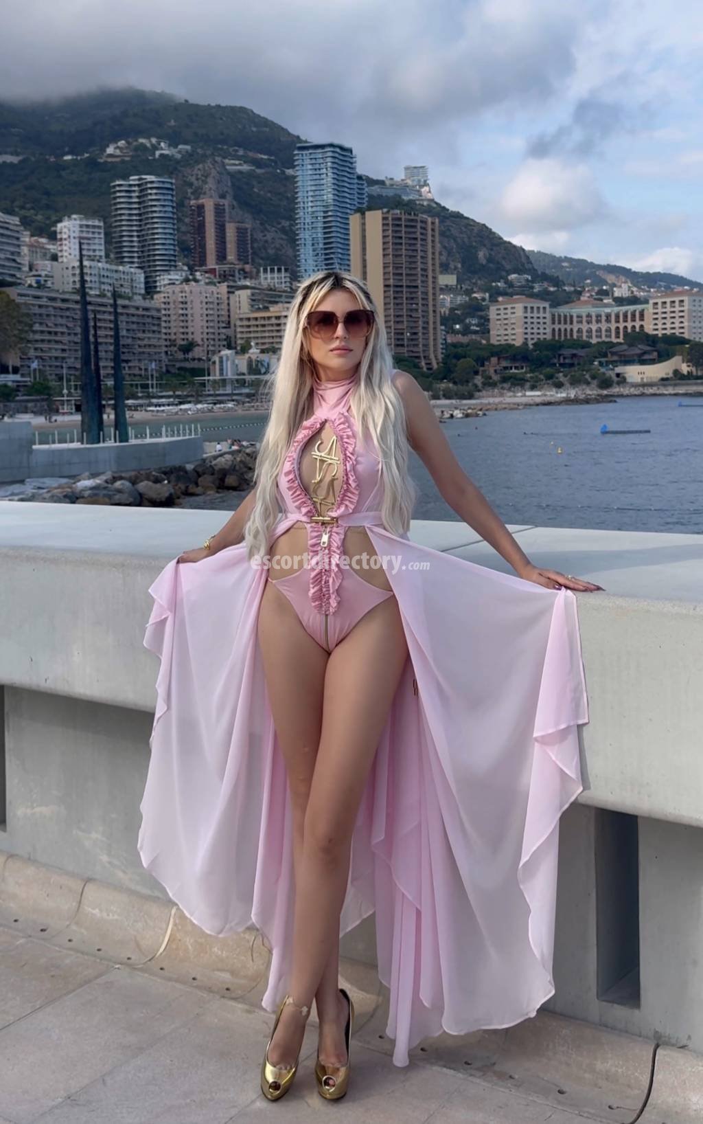 Lika-DIFC escort in Dubai offers Podolatria services