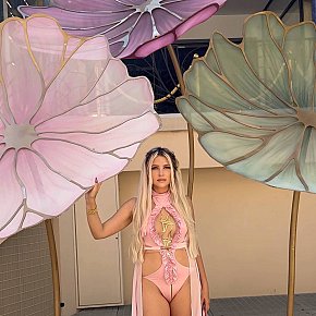 Lika-DIFC escort in Dubai offers Podolatria services