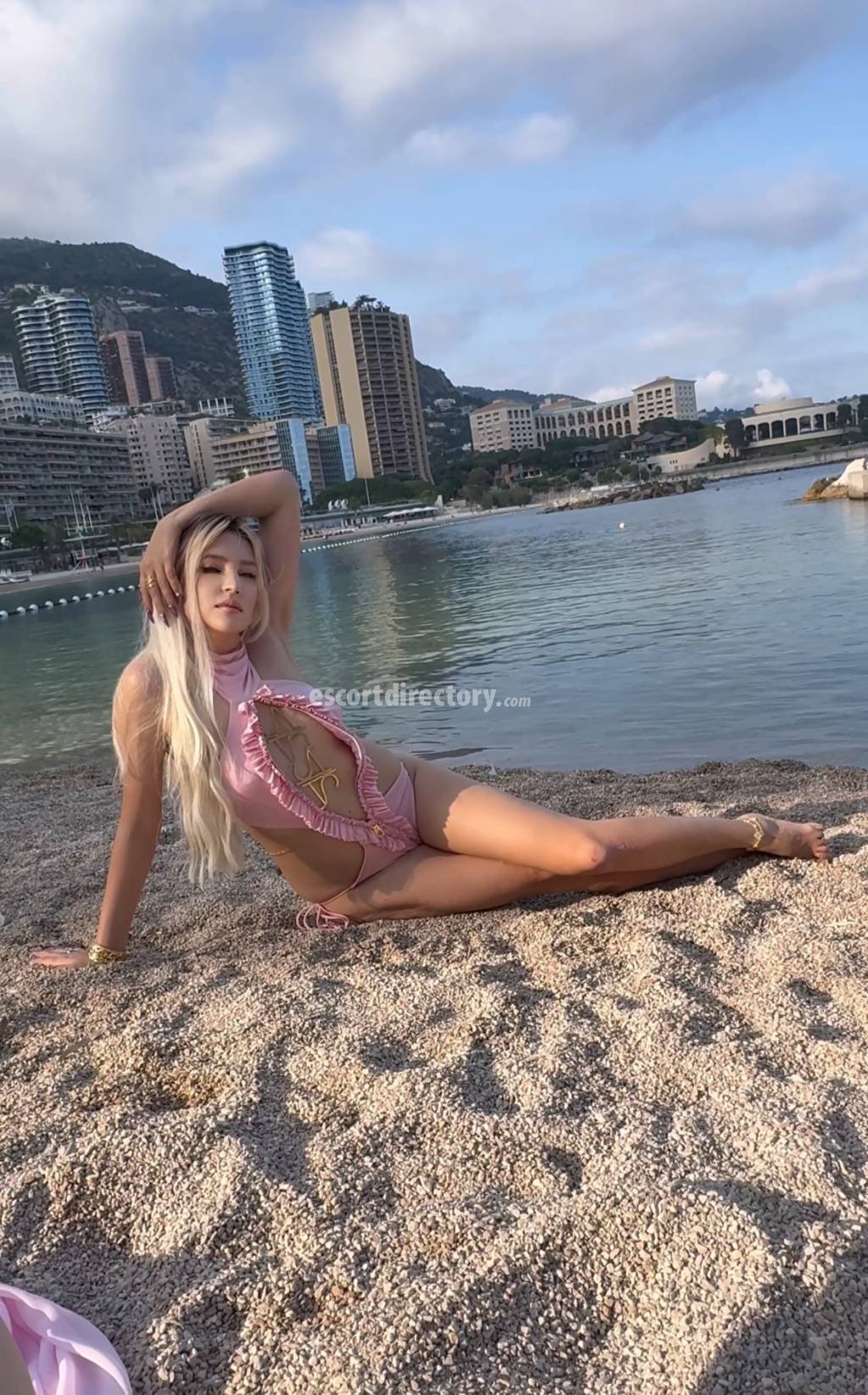 Lika-DIFC escort in Dubai offers Podolatria services