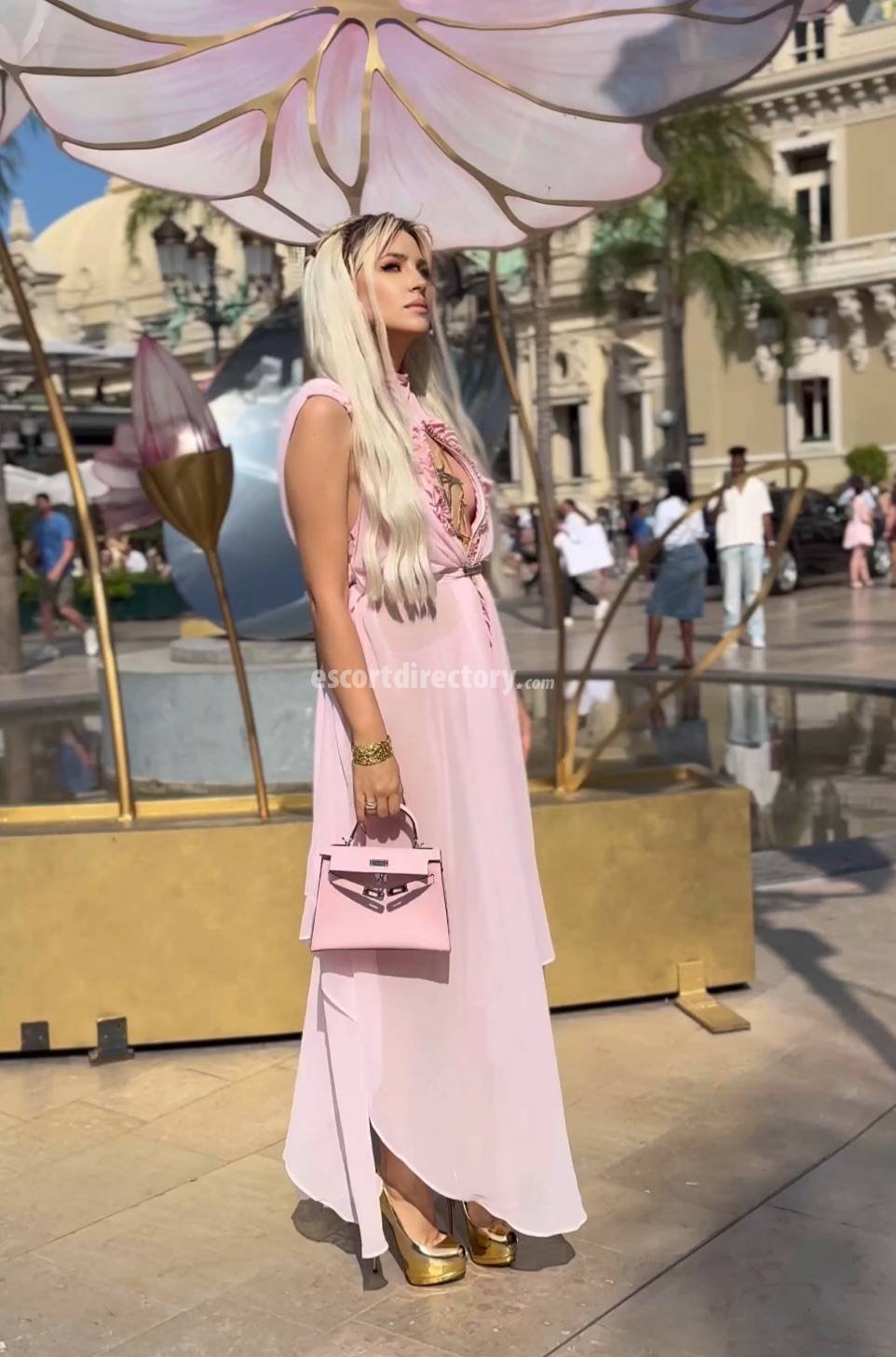 Lika-DIFC escort in Dubai offers Podolatria services