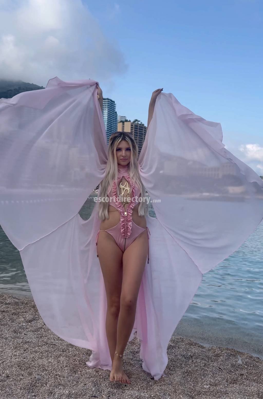 Lika-DIFC escort in Dubai offers Podolatria services