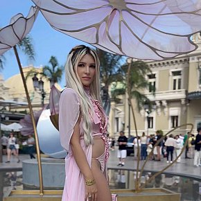 Lika-DIFC escort in Dubai offers Podolatria services