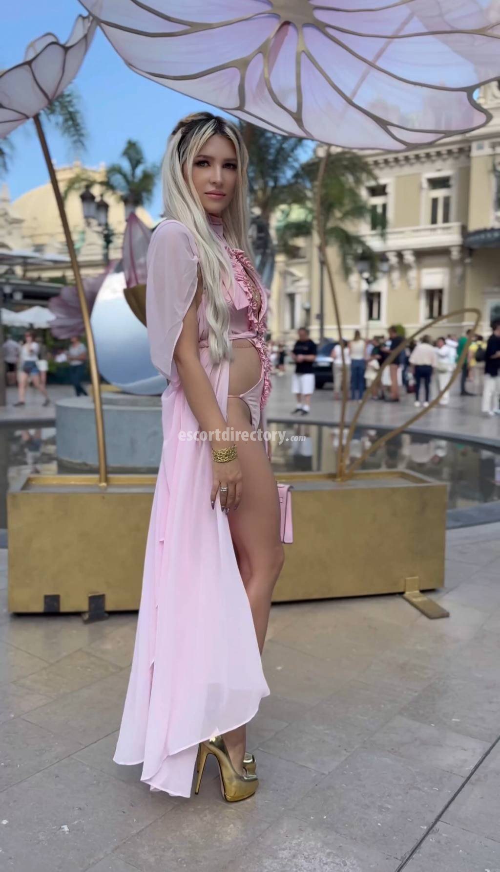 Lika-DIFC escort in Dubai offers Podolatria services