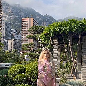 Lika-DIFC escort in Dubai offers Podolatria services