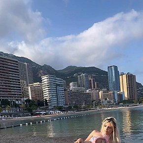 Lika-DIFC escort in Dubai offers Podolatria services