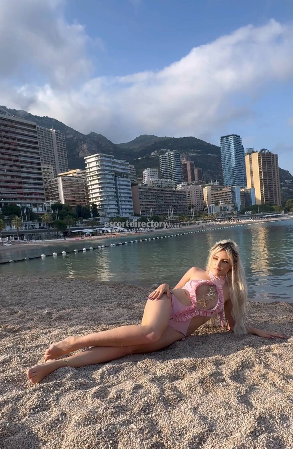 Lika-DIFC escort in Dubai offers Podolatria services