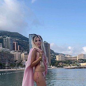 Lika-DIFC escort in Dubai offers Podolatria services