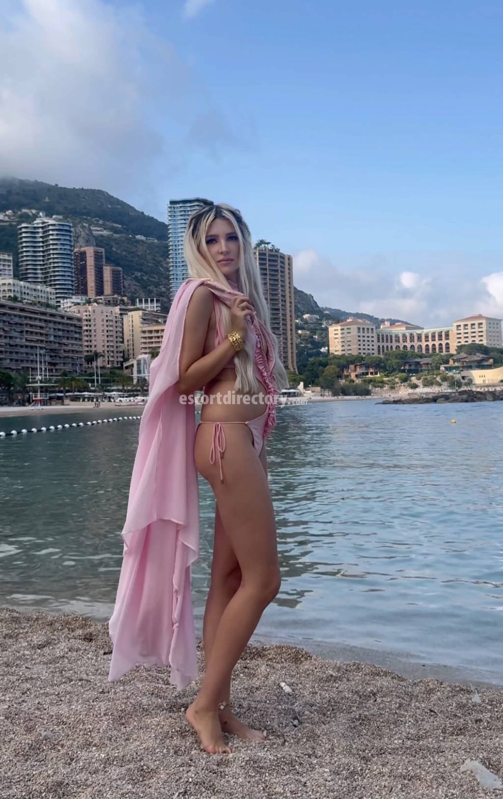 Lika-DIFC escort in Dubai offers Podolatria services