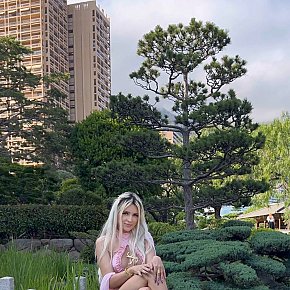 Lika-DIFC escort in Dubai offers Podolatria services