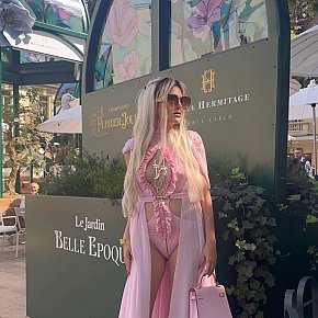 Lika-DIFC escort in Dubai offers Podolatria services