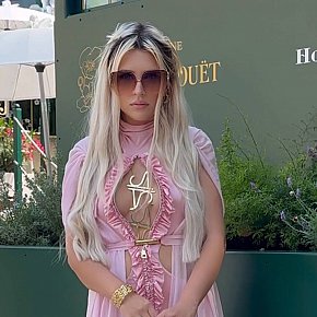 Lika-DIFC escort in Dubai offers Podolatria services