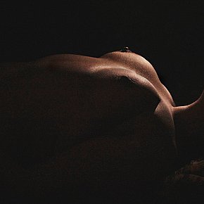 Mirah escort in Montpellier offers Erotic massage services