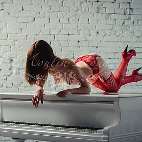 Karolina escort in Kiev offers Erotic massage services