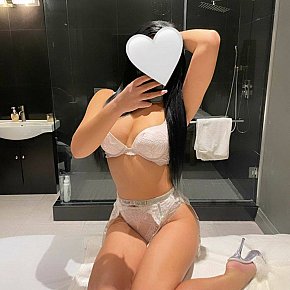 Hot girl in Barcelona offers Oral cu Prezervativ