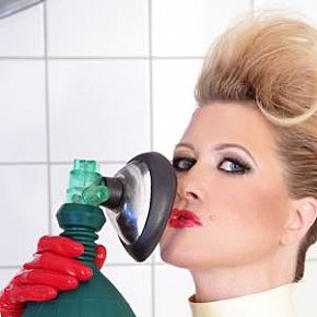 Rubber-Cleo escort in Duesseldorf offers BDSM services