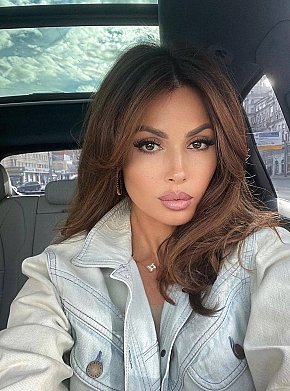 DEBY Petite escort in Paris offers In den Mund spritzen services