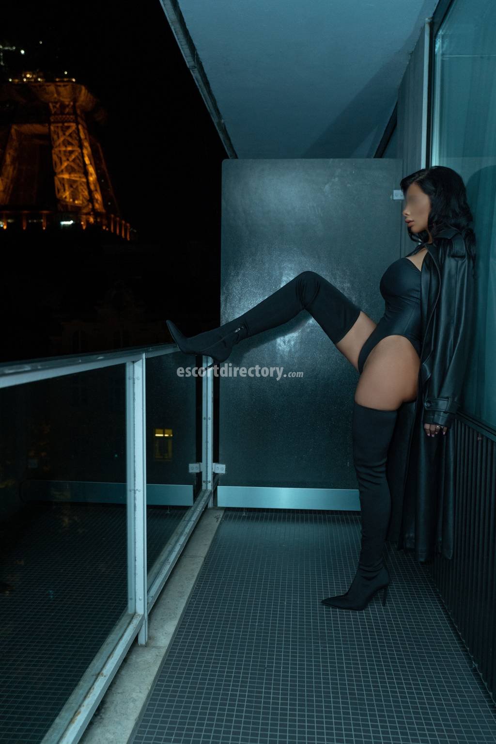 Ayah-Bella Super Booty
 escort in Paris offers Cumshot on body (COB) services