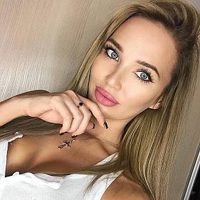 CARLY Sportivă escort in Paris offers Finalizare pe Corp(COB) services