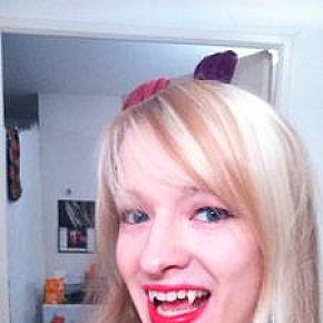 Mia-Comtesse-Dominatrice Gelegentlich escort in  offers Kostüme/Uniformen services