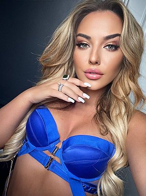 Karina Complet Naturală escort in London offers Finalizare pe Corp(COB) services