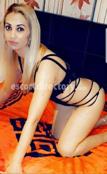 Sisi escort in  offers Embrasser services