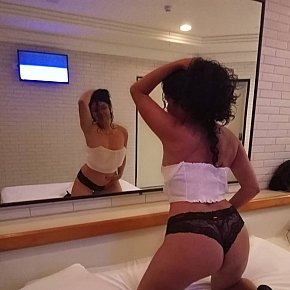 Ysa escort in Curitiba offers Erotic massage services