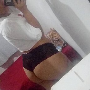 Izzy-BBW escort in Curitiba offers Kissing services