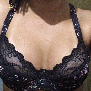 Maria-flor escort in Recife offers Intimate massage services