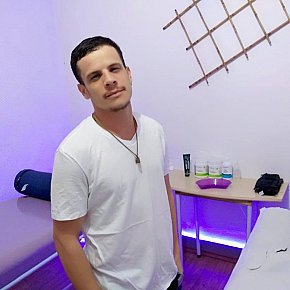 Clube-da-massagem escort in São Paulo offers Branlette services