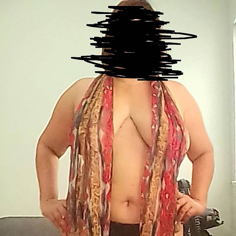 Escort in Recife, Laura Coroa super busty provides handjob