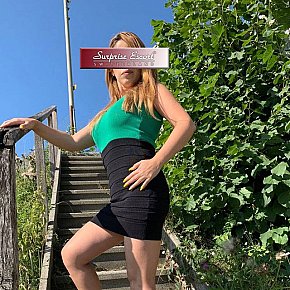 Roxy Petite escort in Zurich offers Ganzkörpermassage services