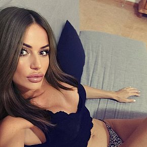 Hot girl in Marbella offers Handjob