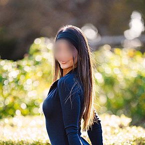 Roma Occasional
 escort in Barcelona offers Kissing services