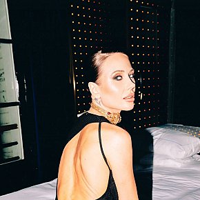 Dominique-Riley Model /Ex-model
 escort in Paris offers Kissing services