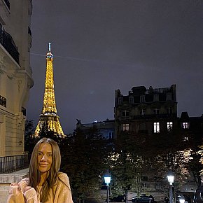 Dominique-Riley Model /Ex-model
 escort in Paris offers Kissing services