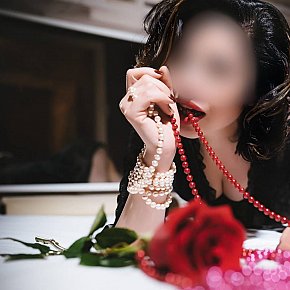 GloriaMassage All Natural
 escort in Vienna offers Girlfriend Experience (GFE) services