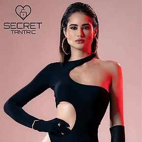 Molly Vip Escort escort in London offers Masturbação services