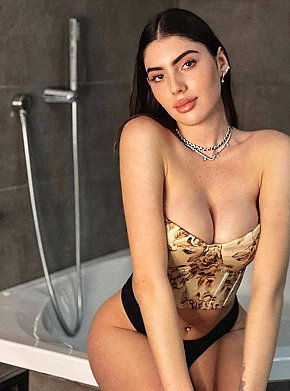 Jessica Vip Escort escort in Abu Dhabi offers sexo oral com preservativo services