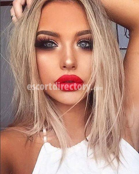 Hot girl in Milan offers sex in different positions