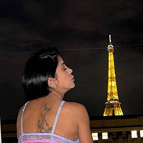 juliette Occasional
 escort in Paris offers Intimate massage services