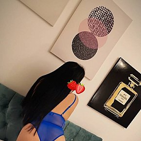Wanna-Pump-your-Pipe Petite
 escort in Dubai offers Deep Throat services