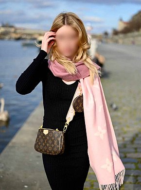 Venus escort in Prague offers French Kissing services