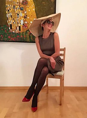 Geraldine escort in Zurich offers Tapas (dar) services