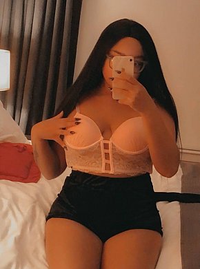 Shanna escort in Montreal offers Titjob services