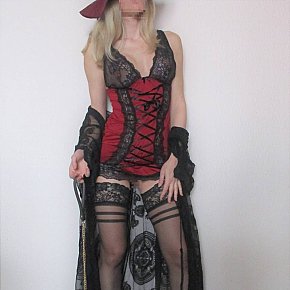 Hemma escort in Clermont-Ferrand offers Submissive/Slave (hard) services