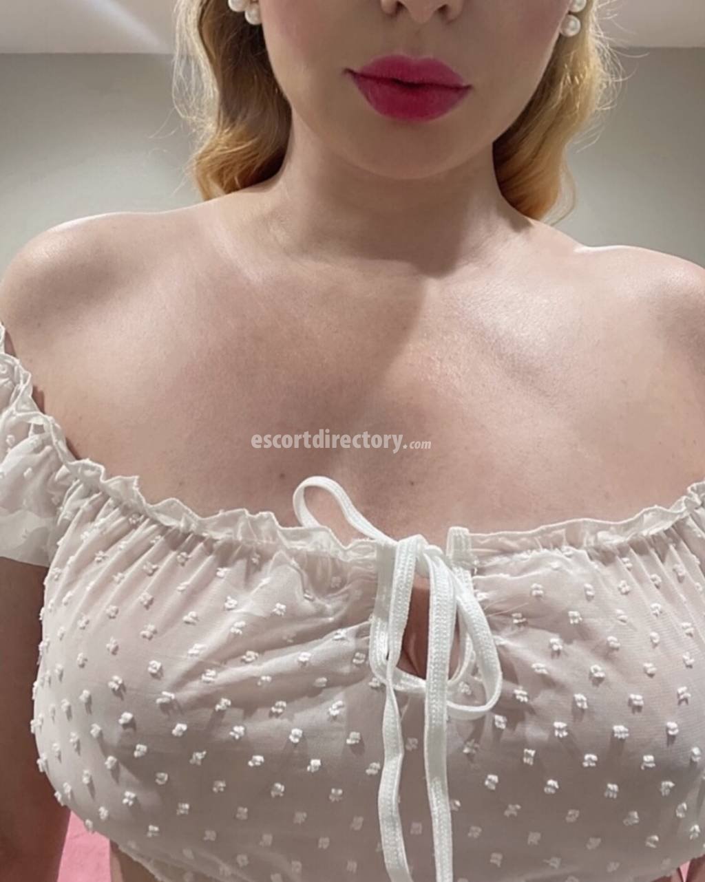Anna in Toronto performs Massage érotique, escort in Toronto